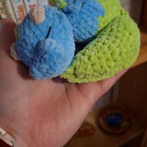 Quand Azilis tricote et crochète… #42 : un joli dragon tout doux&nbsp;!